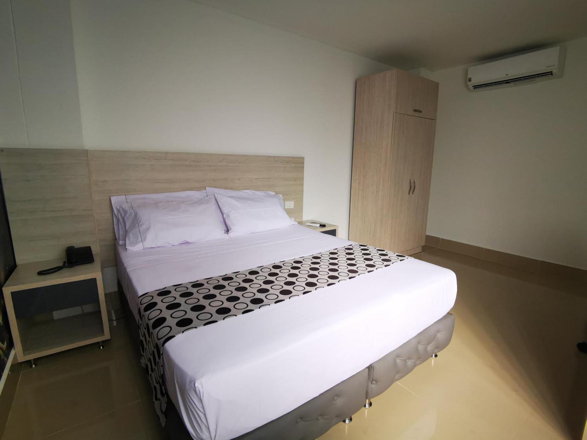 Hotel Lleras Express Медельин Экстерьер фото