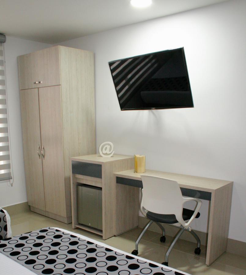 Hotel Lleras Express Медельин Экстерьер фото